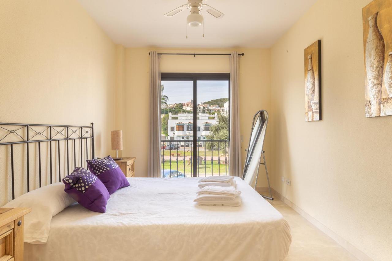 2261-Superb Apt On The Beach, On Duquesa Harbour Манилва Экстерьер фото