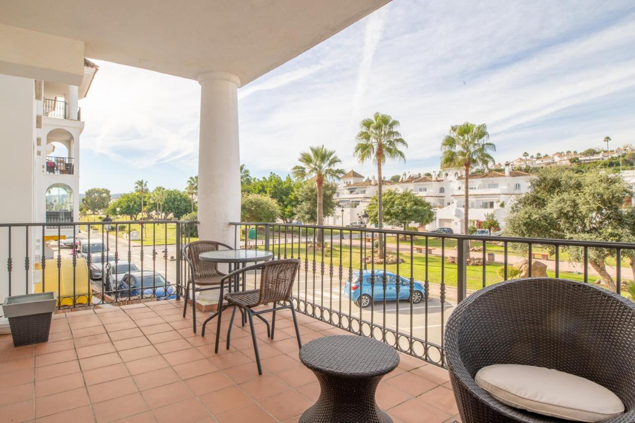 2261-Superb Apt On The Beach, On Duquesa Harbour Манилва Экстерьер фото