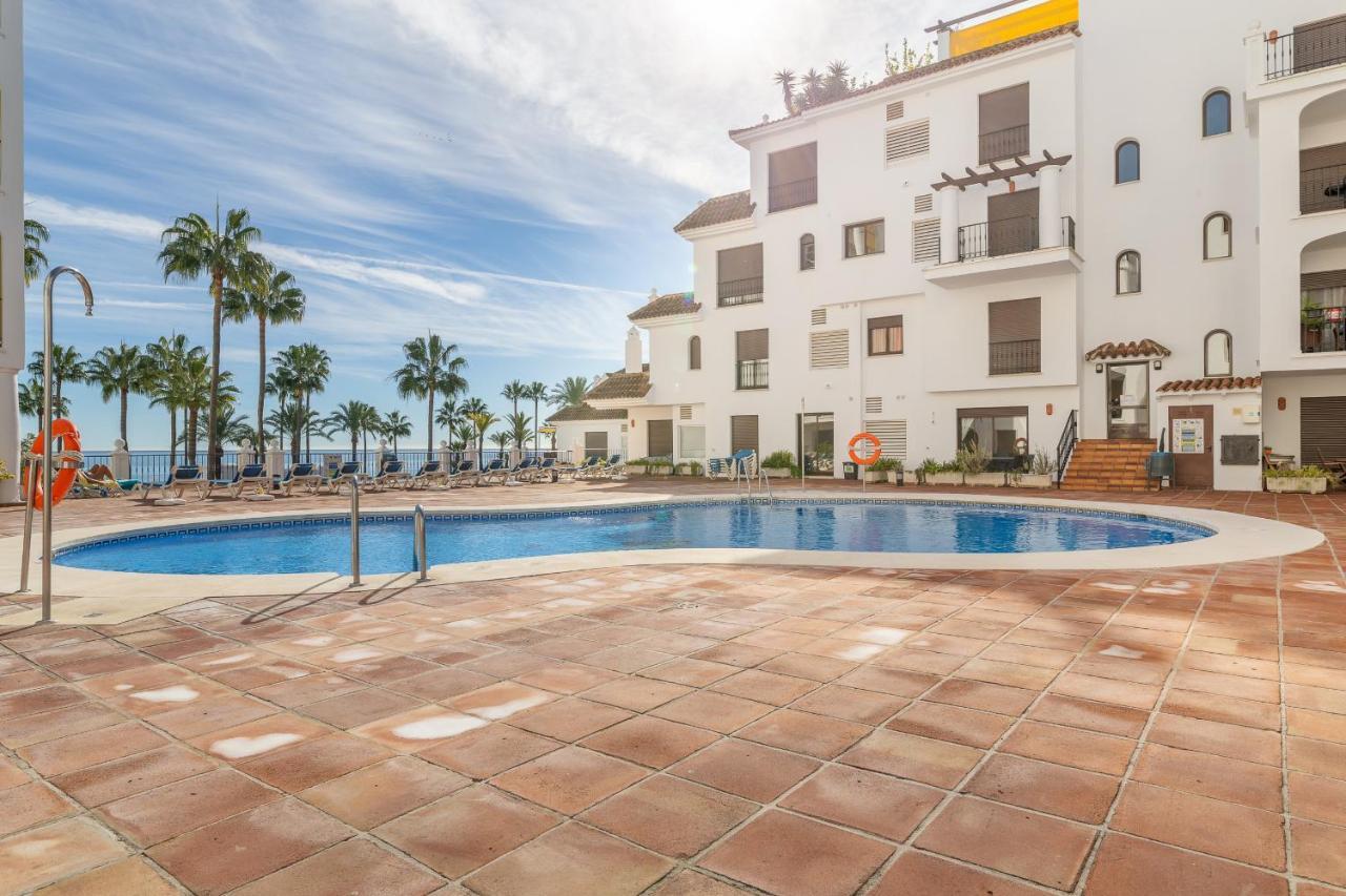 2261-Superb Apt On The Beach, On Duquesa Harbour Манилва Экстерьер фото